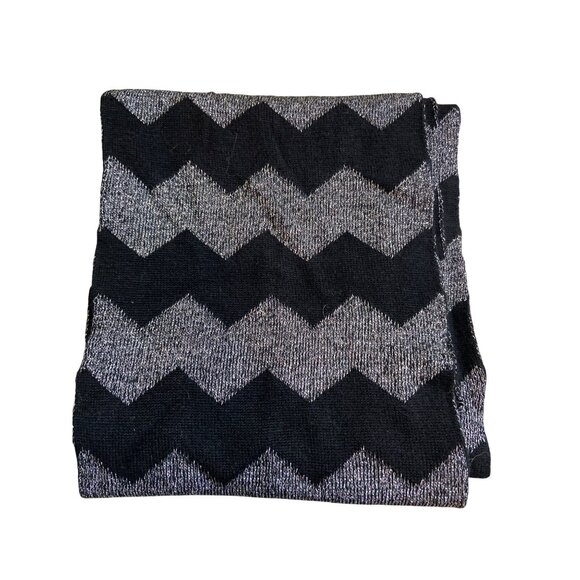 Womens Rectangle Scarf Black Silver Chevron Lightweight Knit Soft Metalic Goth - Picture 4 of 7